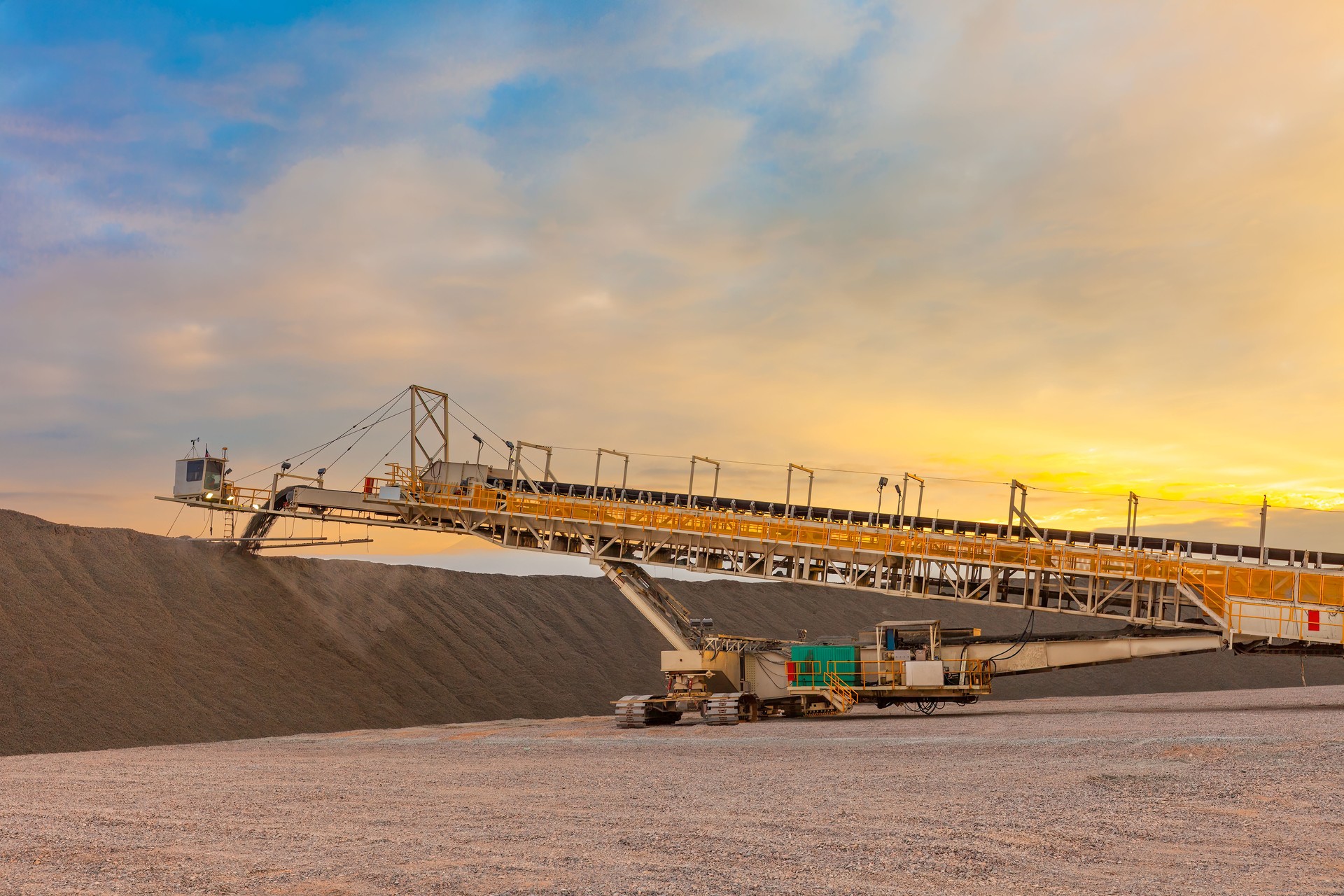 Portable conveyor belt machinery at a copper mine in Chile